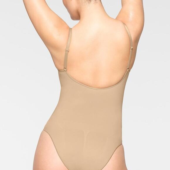 SKIMS Seamless Sculpt Brief Bodysuit Sleeveless Scoop Neck in Clay Tan NWT Large - Picture 2 of 9